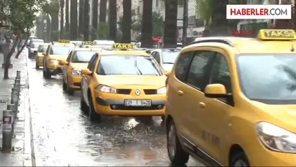 İzmir'de Yaz Yağmuru Sürprizi