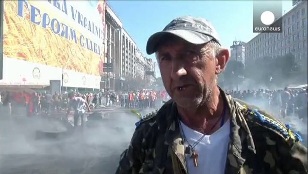 Kyiv: Maidan activists clash with city workers