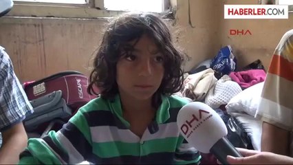 Kapısı ve Camları Kırık Harabe Evde Yaşam