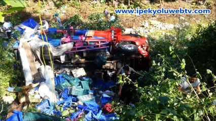 30 metrelik uçuruma yuvarlanan kamyondan sağ çıktılar