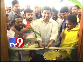 A.P will compete with Singapore, not Telangana - Nara Lokesh