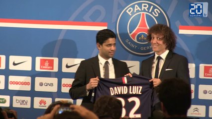 David Luiz: Banane et pouce en l'air