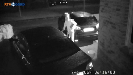 Beelden: Wildvreemde voelt midden in de nacht aan autodeuren - RTV Noord