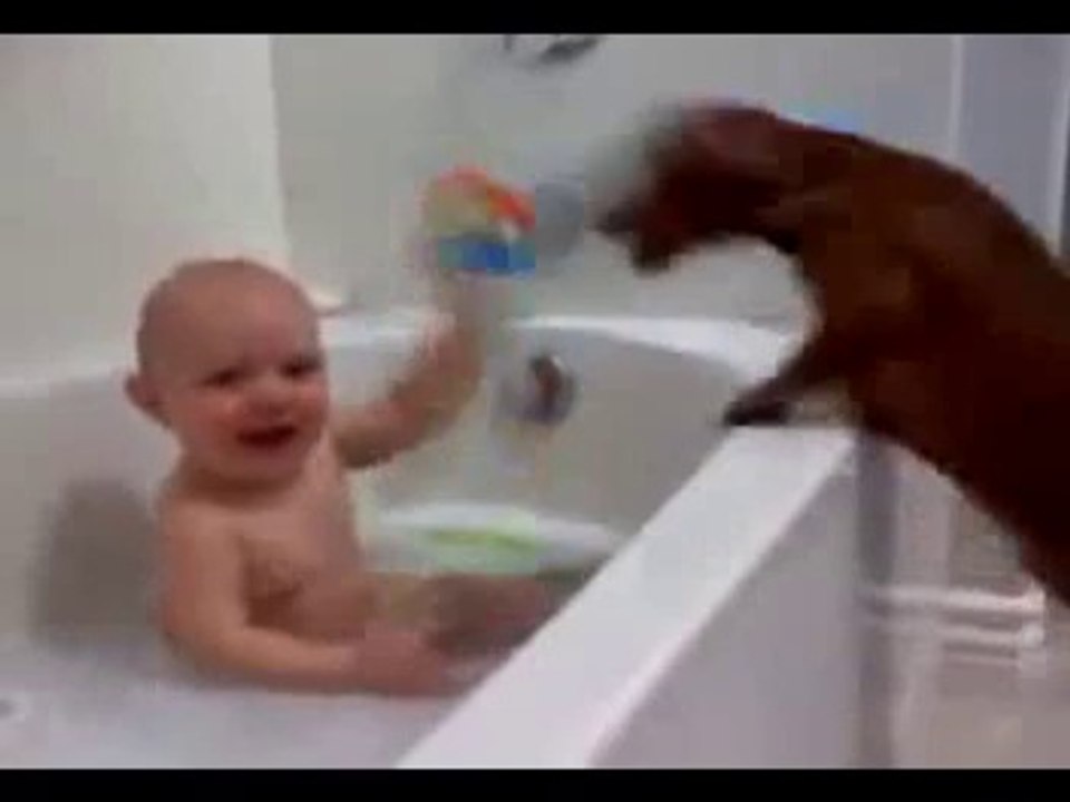 Bath time fun SUPERB CUTEEEEEEEE.MUST WATCH