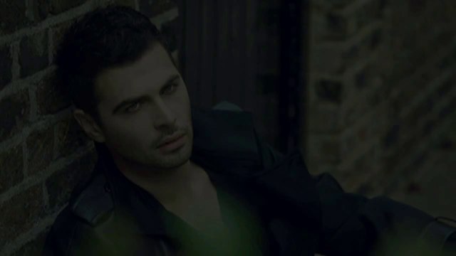 Превод! New 2014! Йоргос Пападопулос - Обичам и Боли ме