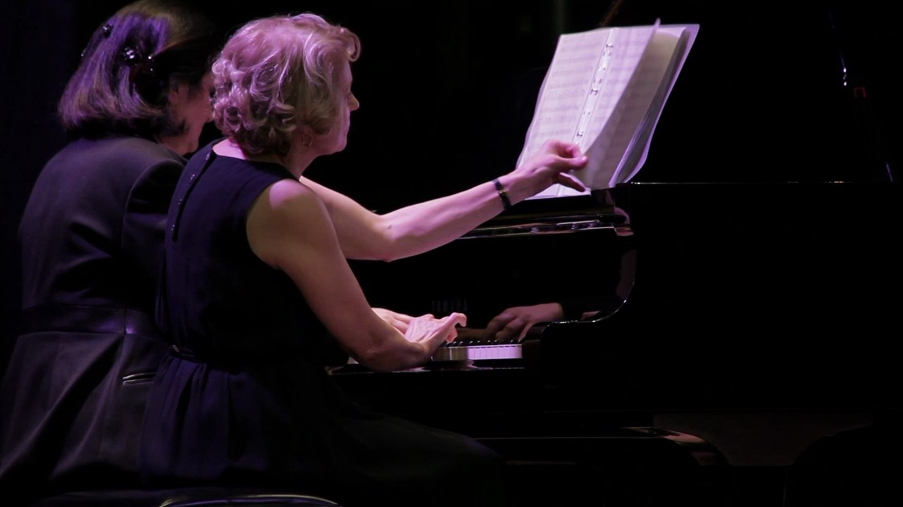 Isabelle STELLA et ses élèves en concert à Paris, mairie du 9ème, autour de 2 pianos
