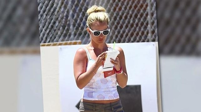 Britney Spears Flaunts Her Body