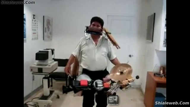 Sorprendente Musico Toca Varios Instrumentos Musicales Al Mismo Tiempo