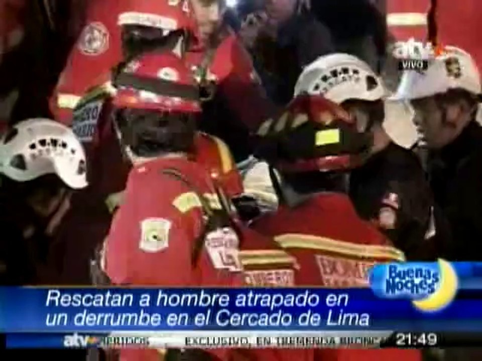 Una casona se derrumba en La Victoria