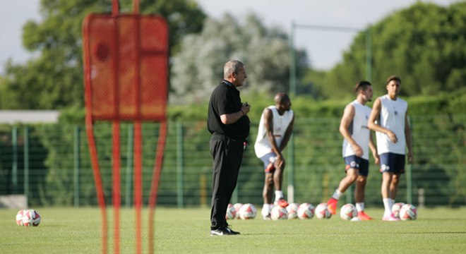 Rolland Courbis avant MHSC vs FCGB (1ère journée L1)