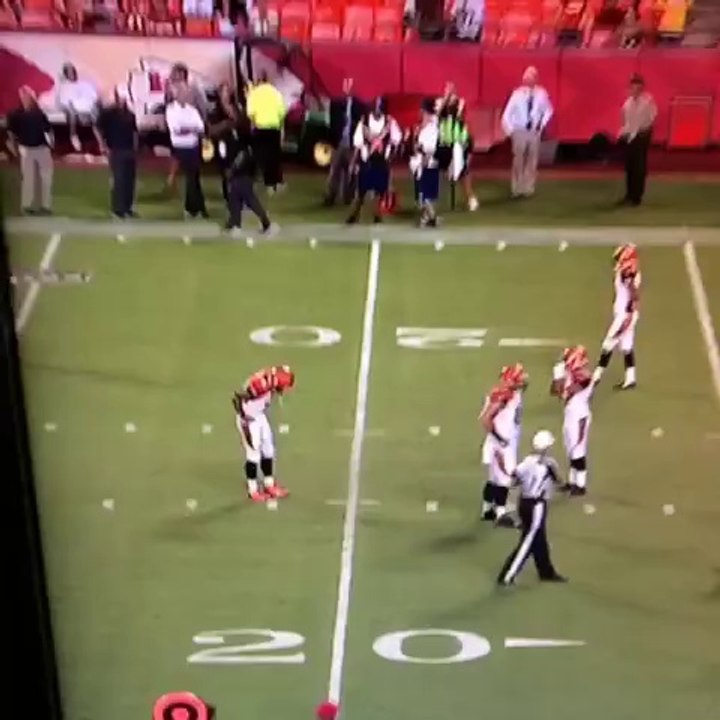 Matt Scott vomit puis lance un touchdown !