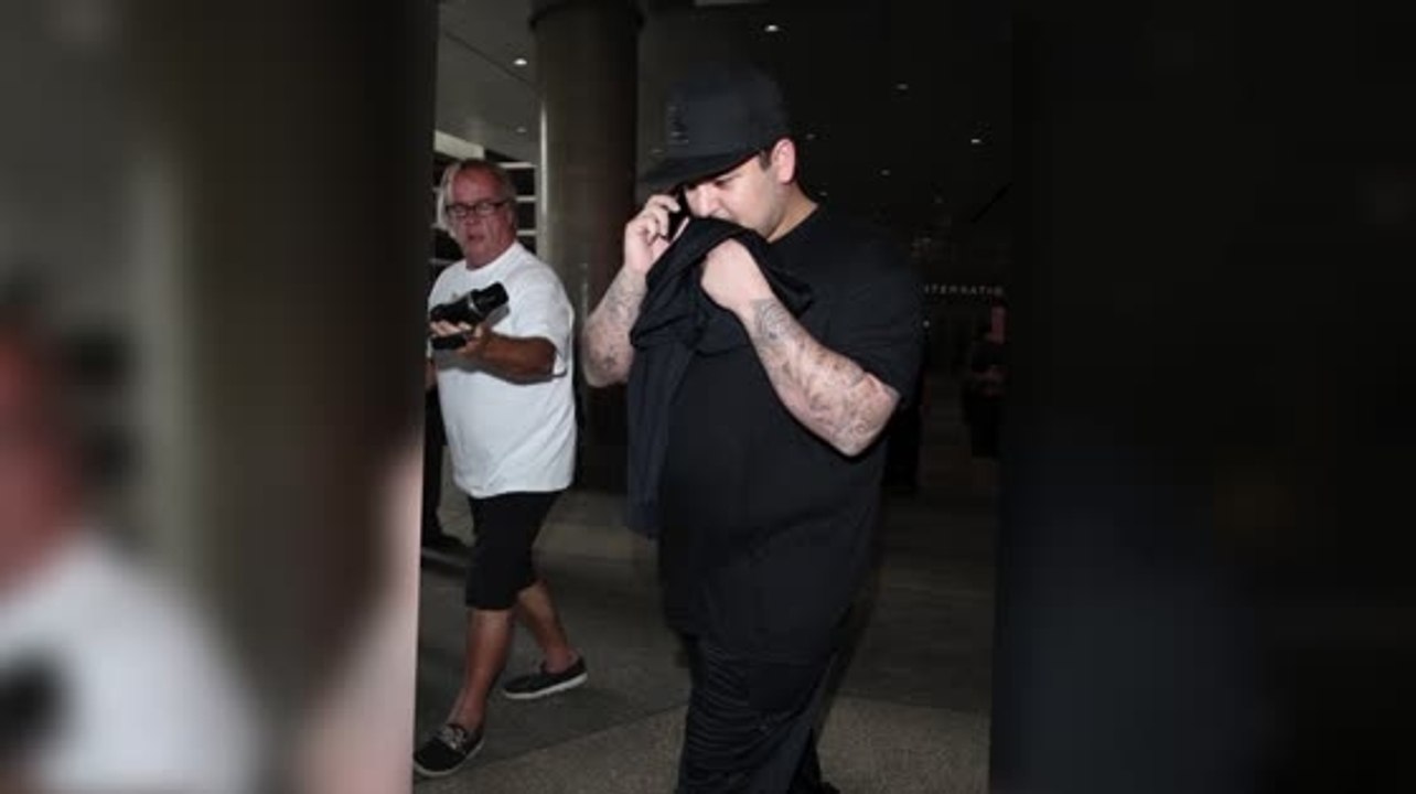 Rob kardashian reportedly agrees to rehab