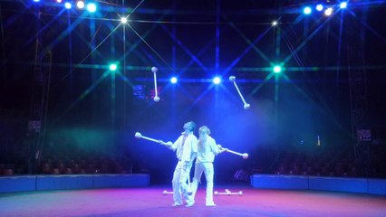 Juggler Viktor and Viktoria (USA)