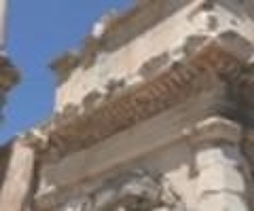 2 bin yıllık tuvaletin önünde kuyruk