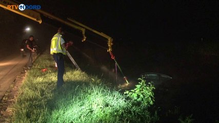 Beelden: Auto te water bij Muntendam - RTV Noord