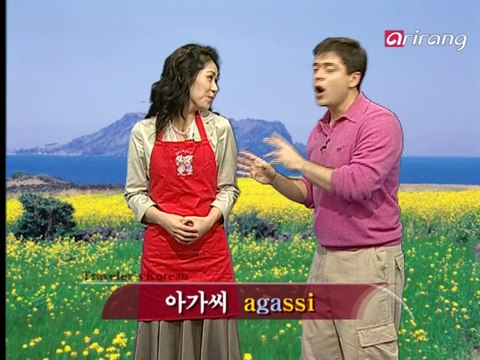 Traveler's Korean (English) S1Ep07 Excuse me, can I get some more side dishes. 여기요. 물 좀 더 주세요.[yeo/gi/yo mul jom deo ju/se/yo]