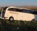 Manisa'da otobüs şarampole devrildi: 52 yaralı