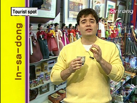 Traveler's Korean (English) S1Ep15 I would like to send an e-mail. 이메일을 좀 보내고 싶은데요.[E-mail jom bo/nae/go sip/eun/de/yo]