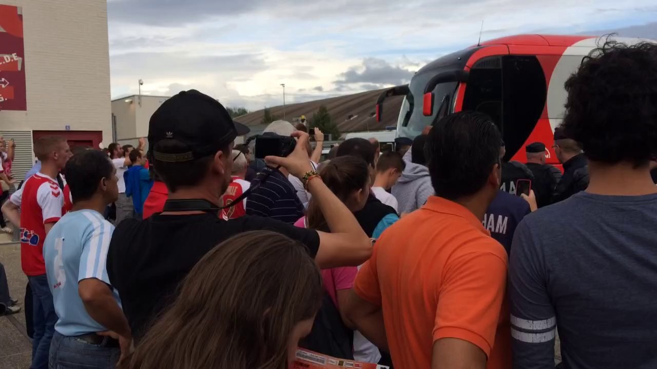 SdR-PSG : arrivée du bus des joueurs du PSG