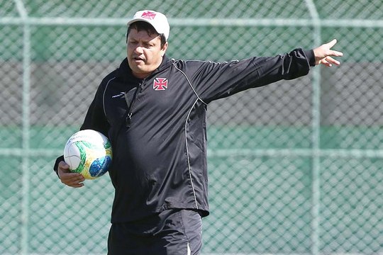 Prevendo dificuldades, Adilson analisa adversário da Série B