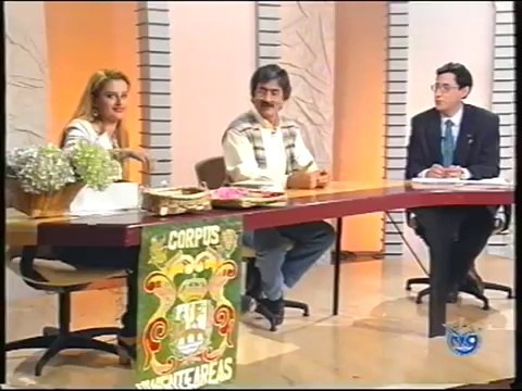 Entrevista Mádhana y demostración Yoga Roberto, Rosa, Sofía