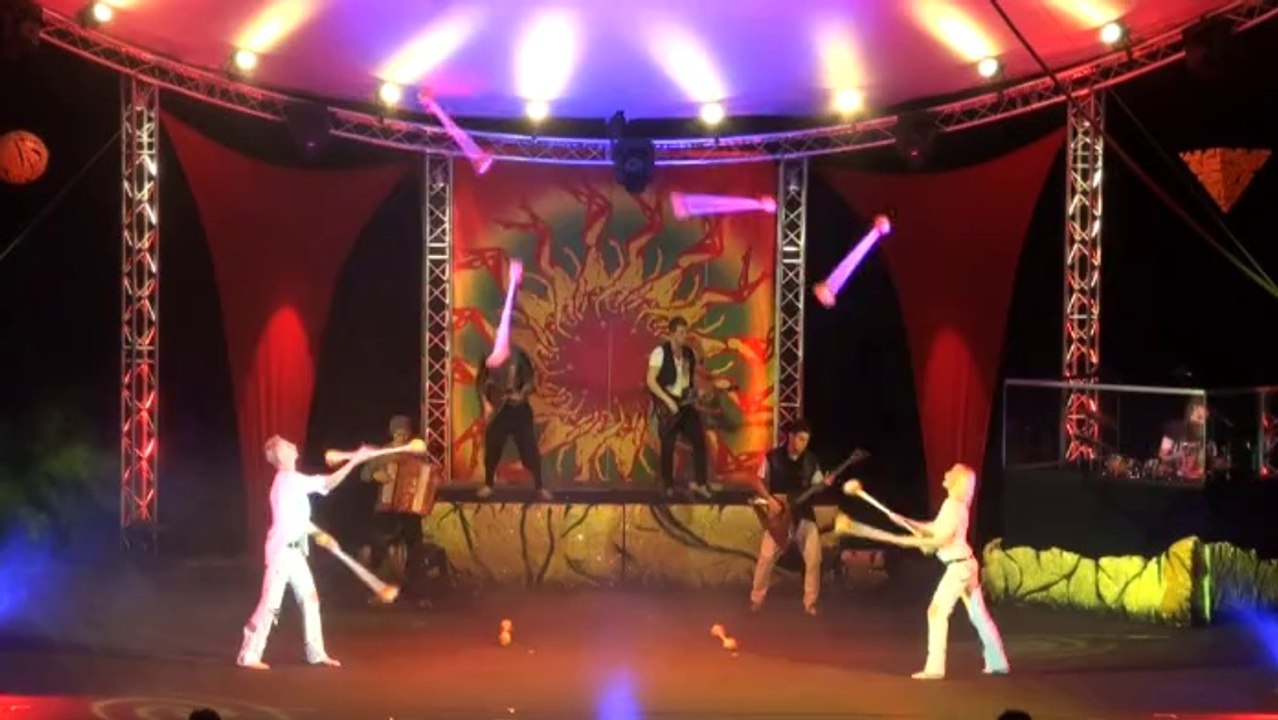 Jugglers Viktor and Viktoria