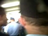 الشرطة الجزائرية تعنف مواطن جزائري في مطار السنية 08_2012