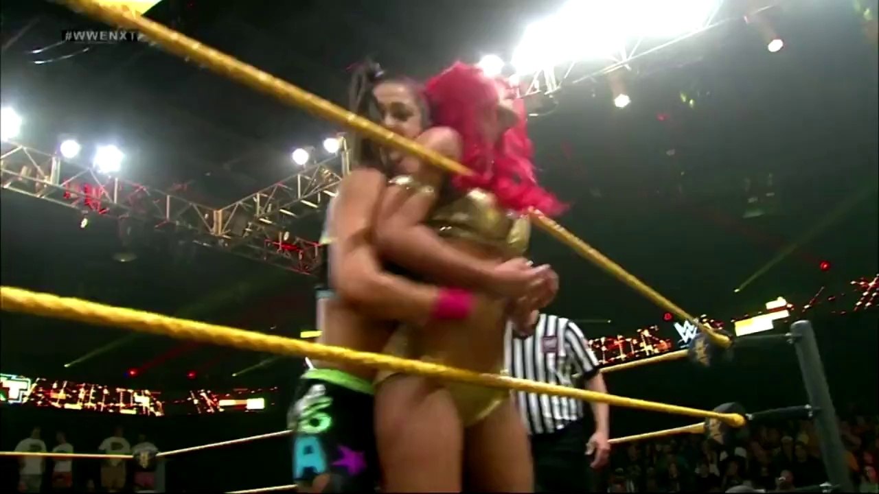 Bayley vs Eva Marie
