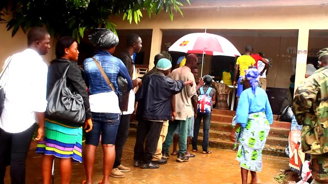 Liberian check point screens possible Ebola victims