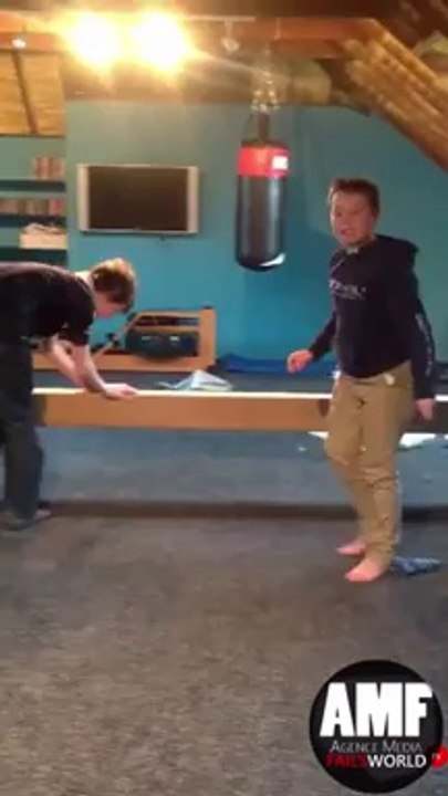 Little White Boy Can't Jump - Fails World