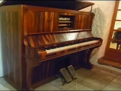 LES VIEUX PIANOS - CLAUDE LÉVEILLÉ