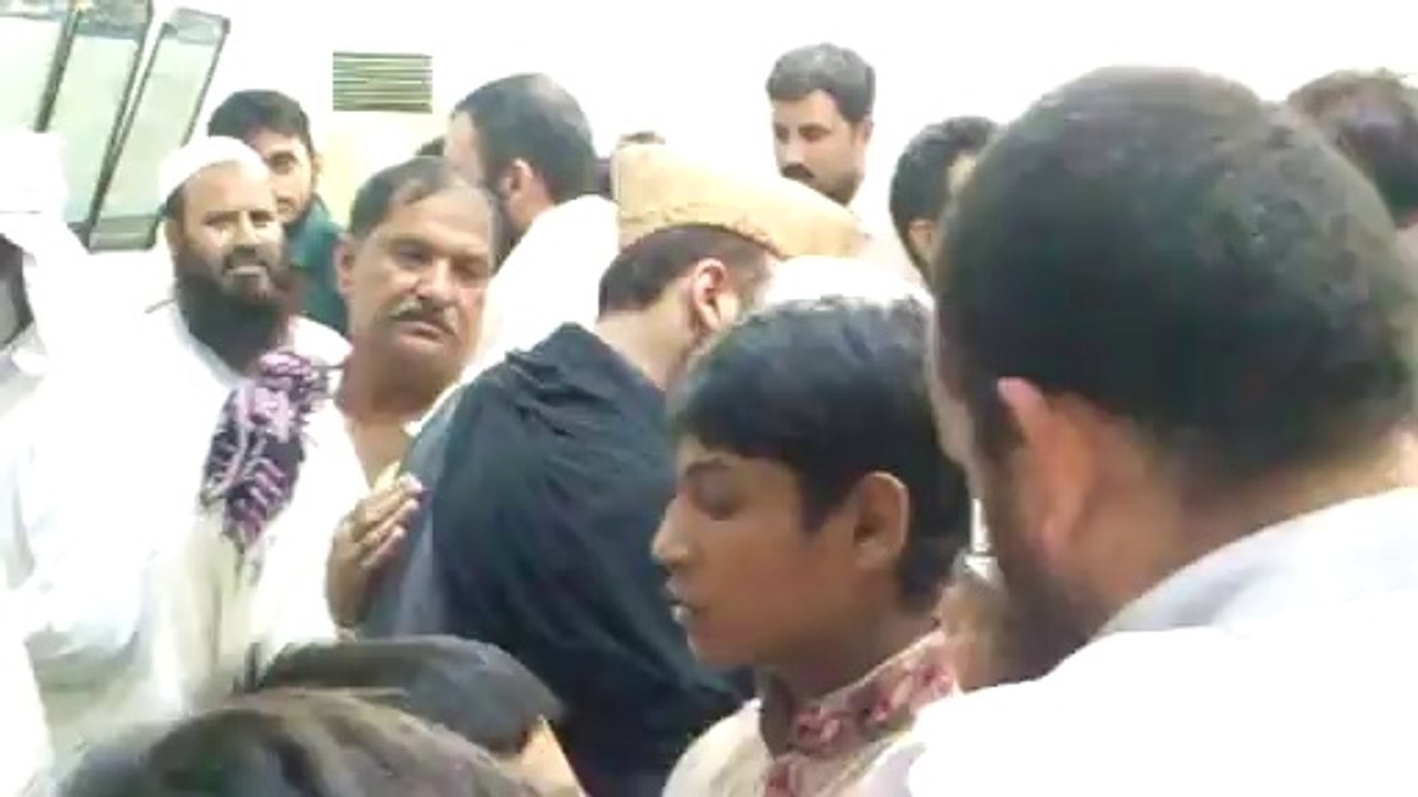 Allama Syed Waliullah Shah Bukhari At Masjid Ayesha (R.A) Faislabad *Last Scene* - 2nd Jummah Mubarik of Ramazan 2014 - youtube.mpg
