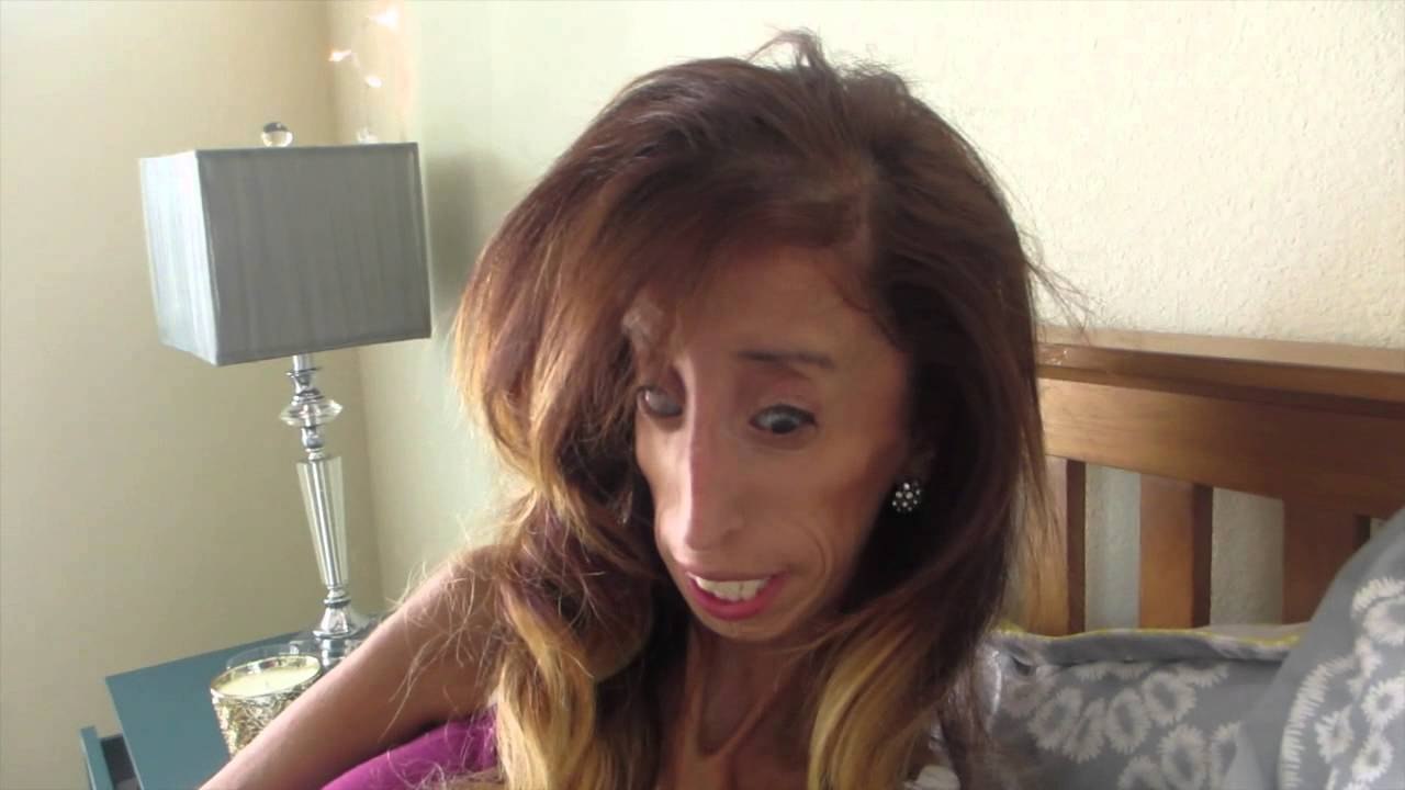 VLOGGING WITHOUT PANTS?!