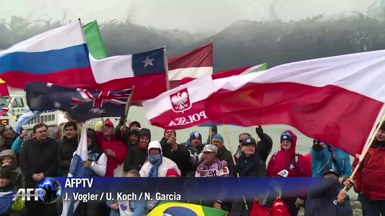 Frostiges vergnügen: winterschwimmer treffen sich in argentinien