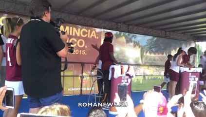 Gervinho e Uçan, foto e autografi con i tifosi