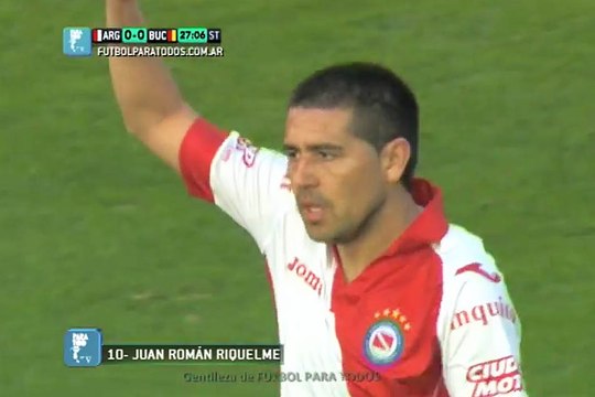 Em sua estreia, Riquelme dá vitória ao Argentinos Juniors