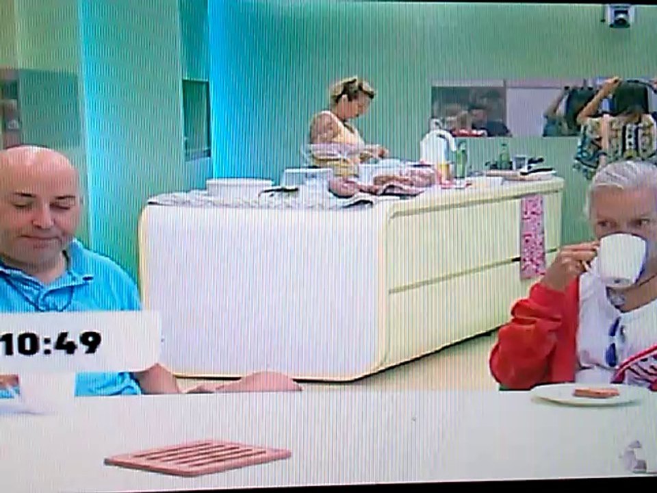 עינב אוהבת לדבר על מה שעושה לה טוב וחרא למרטין. בכל אופן, מרטין אלופה בלעקוץ