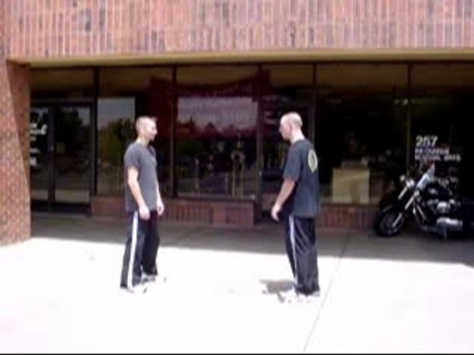 Défense contre attac couteau ventre 2