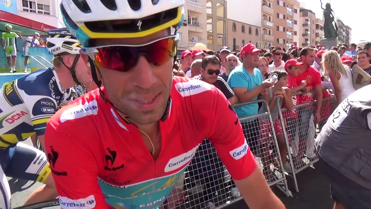 7ª etapa de La Vuelta a España 2013 Entrevista con Vincenzo Nibali en el control de firmas