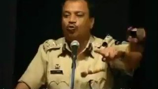 A hindu police officer praising Hazrat Muhammad (P.B.U.H.)
