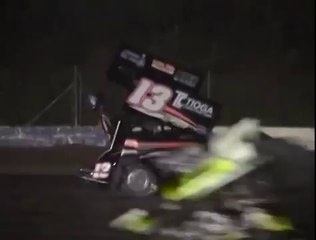 Tony Stewart atropela e mata piloto Kevin Ward Jr. em corrida de oval de terra