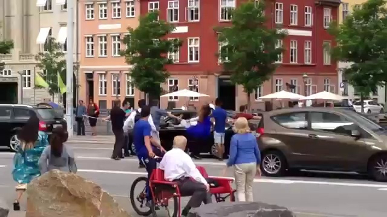 Danimark`da ISIDlinin Provokasyonuna Kürt Gencleri Böyle cevap verdi