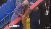 Tenista sérvia deixa aparecer demais durante partida de tênis