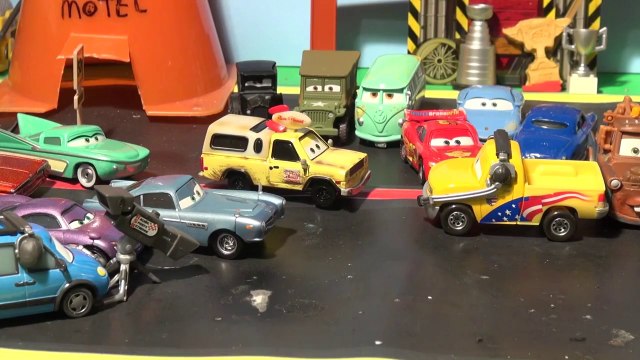 Pixar Cars2 unboxing John Lassitere and Jeff Gorvette