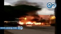 شاهد || مجهولون يشعلون النار في سيارتي شرطة بالإسكندرية