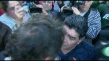 Maradona gifle un journaliste lors d'une sortie en famille