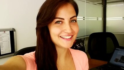 Elli Avram World