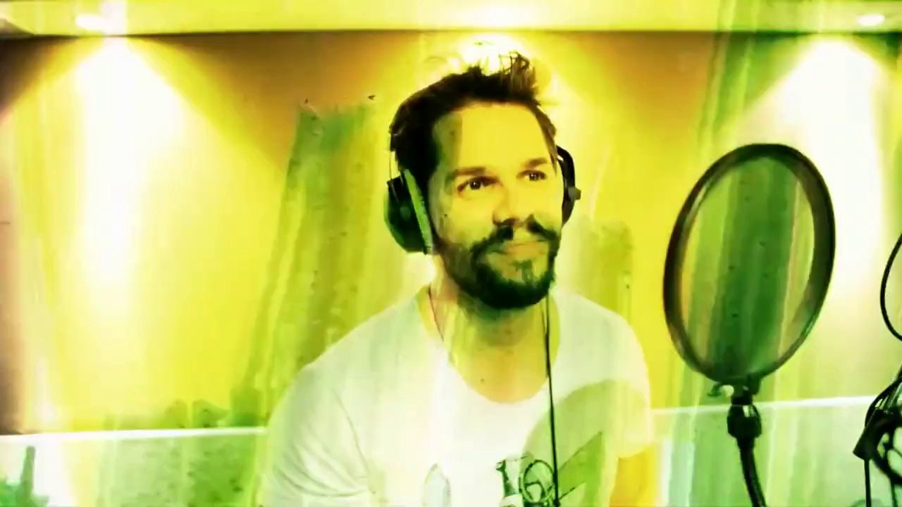 Γιώργος Τσαλίκης - Είμαι μια χαρά  (Official ᴴᴰvideo clip) greek face