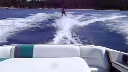 θαλάσσιο σκί - water skiing