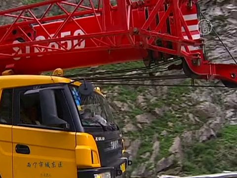 Автобус с туристами упал в ущелье в Тибете